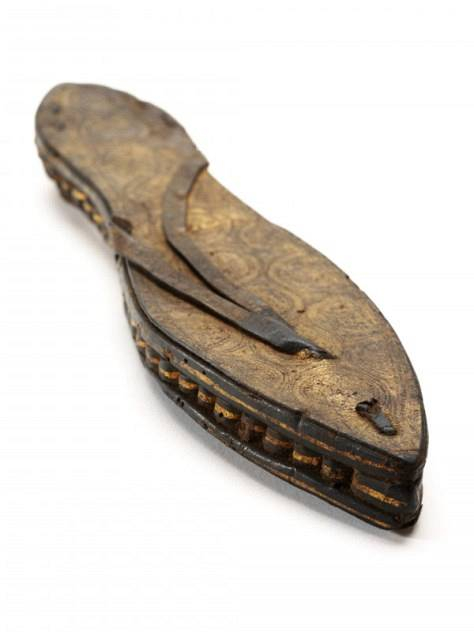 858775 2 One sandal gilded and incised leather and papyrus Egypt c30 BCE-300 CE Victoria and Albert Museum London