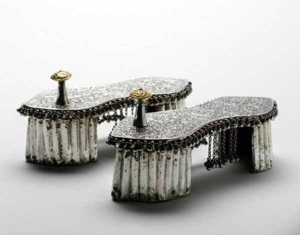 858784 7 Wedding toe-knob paduka silver and gold over wood India 1800s Victoria and Albert Museum London