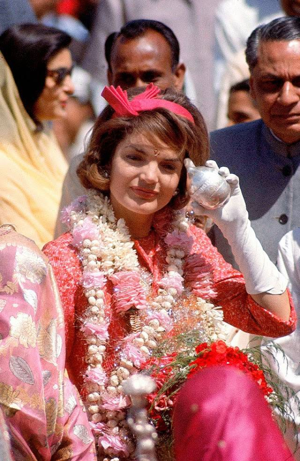 Jackie-Kennedy-in-India-1962-1