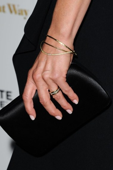 Jennifer-Aniston-Vogue-20Aug15-Rex b 426x639 1