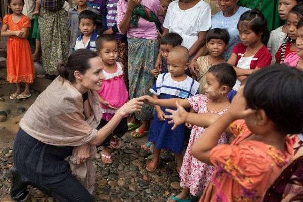 angelina-jolie-pitt-myanmar-vogue