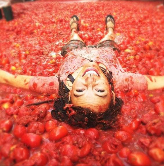 blake-lively-tomatina-vogue-4aug15-bl-insta b 592x888
