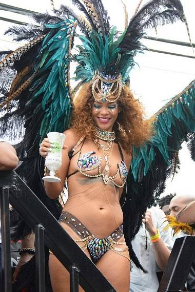 rihanna-kadooment-barbados-vogue-4aug15-splash b 592x888