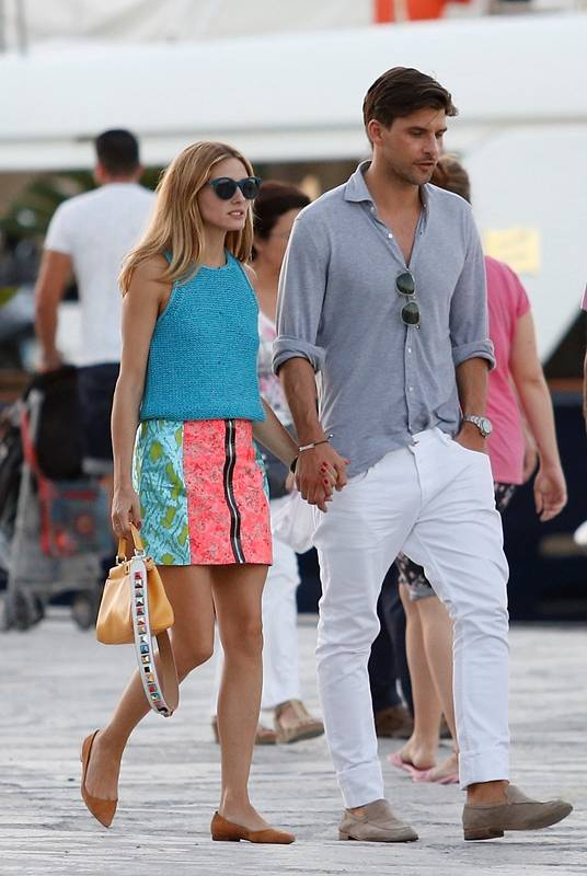 EXCLUSIVE  Olivia Palermo and her husband Johannes Huebl join italian  fashion designer Valentino in Ibiza   They were also accompanied by Giancarlo Giammetti  Carlos Souza and Lukas Dvorak during a relaxing walk through the island  s old town  r r P  rPi