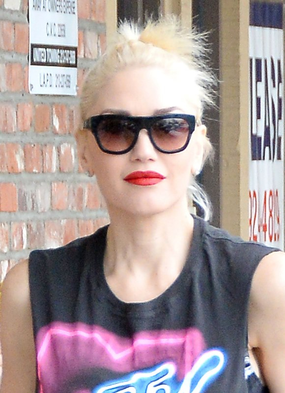NO JUST JARED USAGE BR    rGwen Stefani leaving Jesun Acupuncture Clinic in Los Angeles    NO DAILY MAIL SALES   r P  rPictured  Gwen Stefani r B Ref  SPL936789  270115    B  BR    rPicture by  Splash News BR    r  P  P  r B Splash News and Pictures  B  B