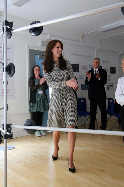 Kate-Middleton-Children-Center-London-September-2015 4 