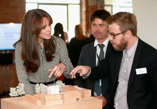 Kate-Middleton-Children-Center-London-September-2015 6 