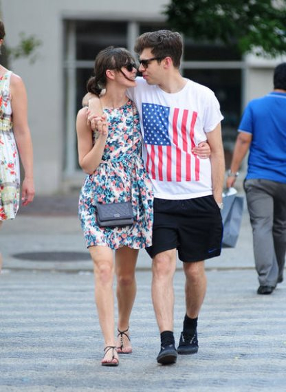 Keira-Knightley-James-Righton-Kiss-NYC-Pictures