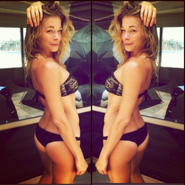 LeAnn-Rimes-Showing-Off-Her-Bikini-Body-On-Twitter-01