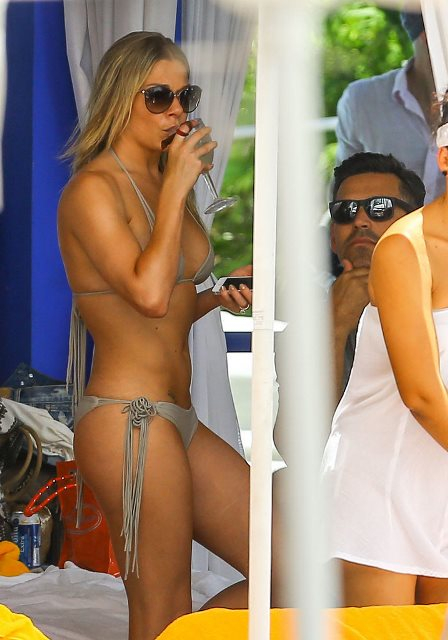 LeAnn-Rimes-Wears-Bikini-Miami-2014-Pictures