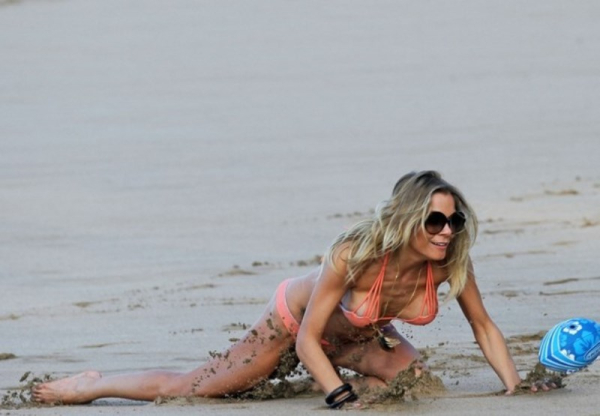 Leann friend romping bikinis KDTFTnhv8mml