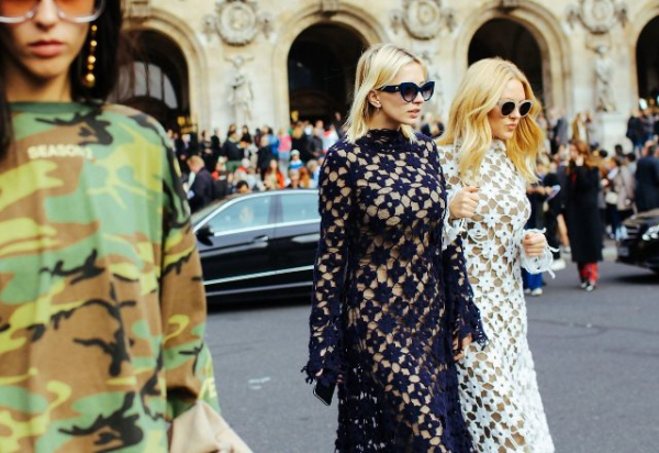 pfw-spring-2016-day-7-street-style-08