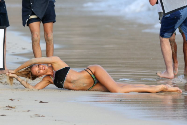 Candice-Swanepoel-Bikini-Pictures-St-Barts-December-2015  6 