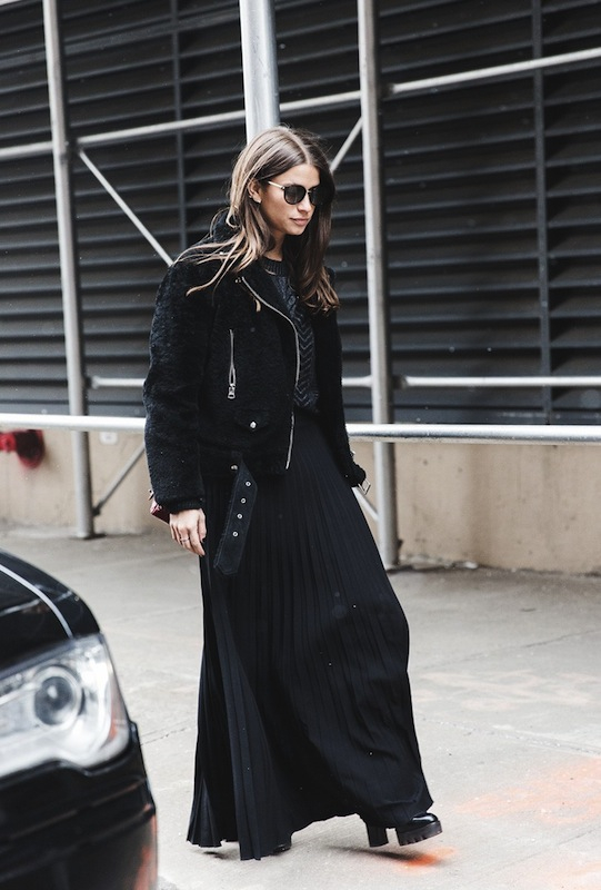New York Fashion Week-Fall Winter 2015-Street Style-NYFW-Amanda Weiner-Pleated Maxi Skirt-Total Black-Fur Jacket--790x1185