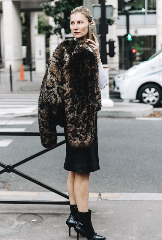 PFW-Paris Fashion Week-Spring Summer 2016-Street Style-Say Cheese-Valentino Spring Summer 2016-Pencil Skirt-Leopard Coat-Elisabeth Von--790x1185