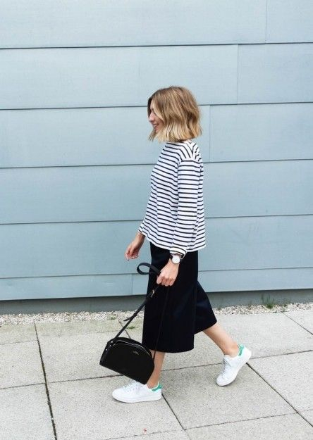 Συνδυάστε culottes με sneakers για το πιο chic σύνολο με casual χαρακτήρα.