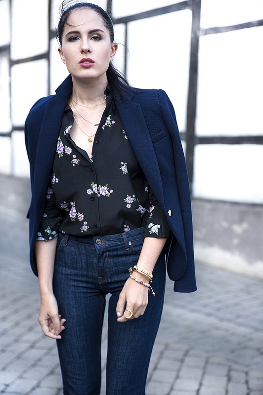 Black-and-navy-blue-street-style
