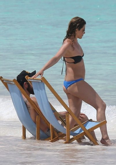 aniston 9