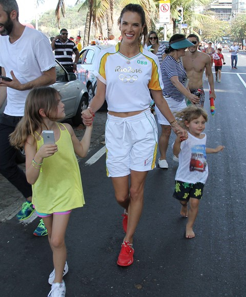3.-Alessandra-Ambrosio-with-her-children-after-carrying-the-Olympic-torch-for-the-Rio-Games-in-Rio-de-Janeiro.jpg