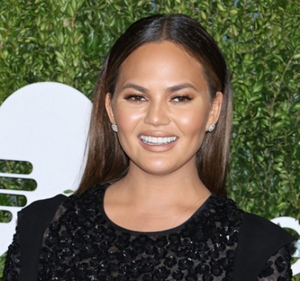 chrissy-teigen-2