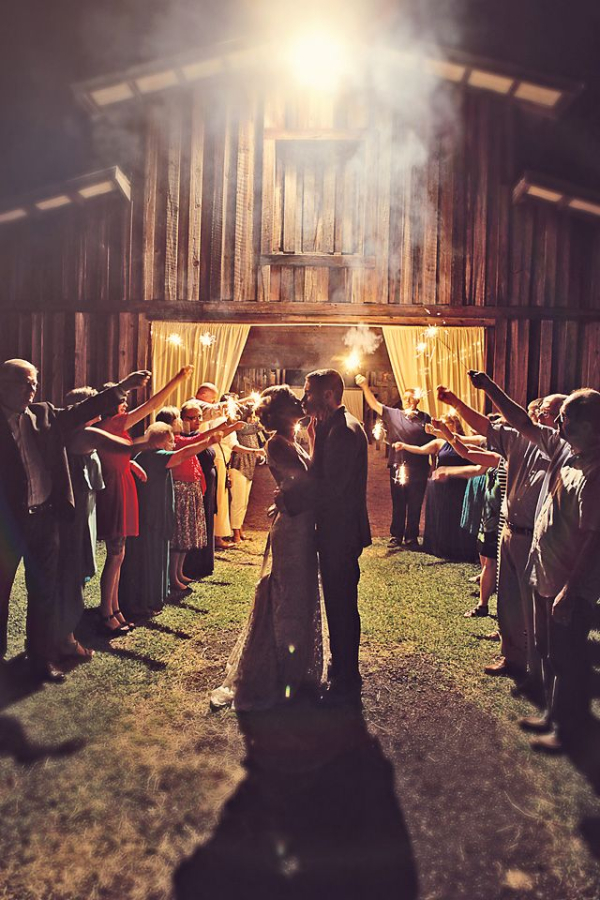 incredible-barn-wedding-photo-ideas.jpg