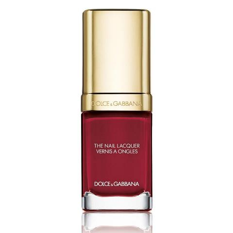 Κόκκινο βερνίκι νυχιών από την Dolce & Gabbana.