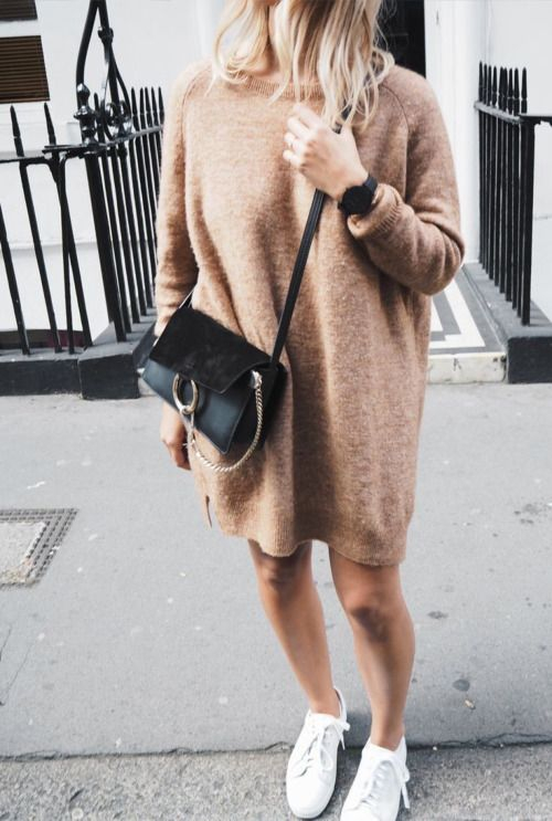Το sweater dress. Φοριέται με κάθε είδος παπουτσιού και είναι must για τα winter looks σας. 