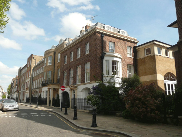 Chelsea, London. Μετά την αποφοίτηση της η Kate και η αδελφή της Pippa έμεινα σε αυτό το σπίτι, το οποίο οι γονείς τους αγόρασαν.