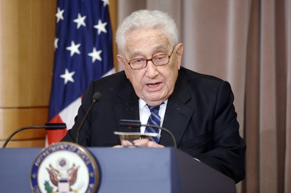 Ο πρώην υπουργός των ΗΠΑ, Henry Kissinger μεγάλωσε στη Γερμανία και μαζί με την οικογένειά του εγκατέλειψαν τη χώρα το 1938 κατά τη διάρκεια του Ολοκαυτώματος.