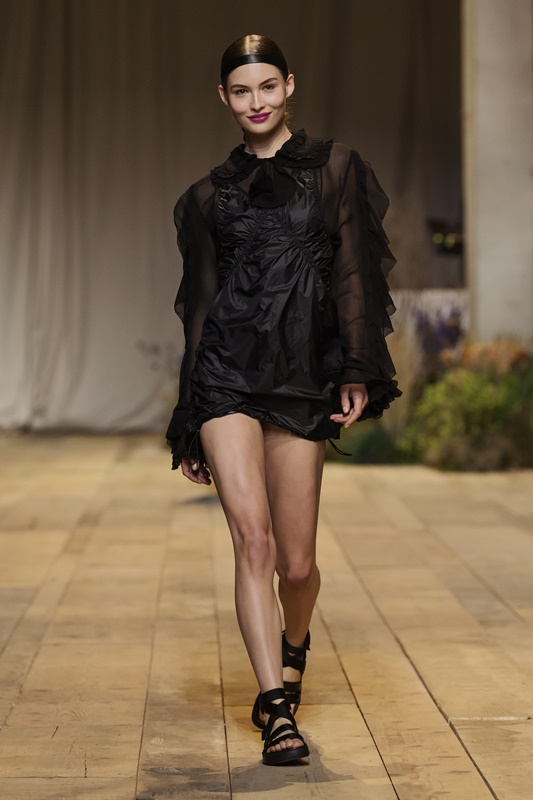 03-hm-studio-ss17-runway-grace-elizabeth.jpg