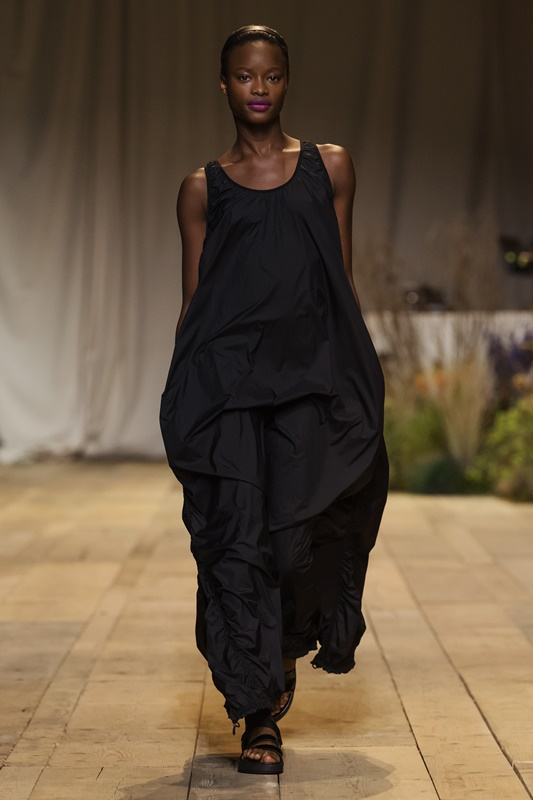 04-hm-studio-ss17-runway-mayowa-nicholas.jpg