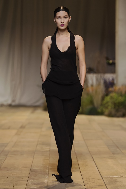 07-hm-studio-ss17-runway-bella-hadid.jpg