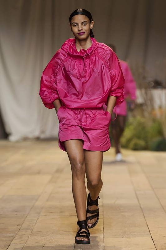 33-hm-studio-ss17-runway-mileshka.jpg