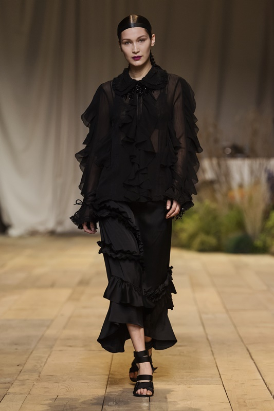 54-hm-studio-ss17-runway-bella-hadid.jpg