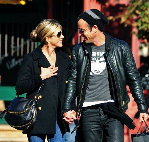 Jennifer-Justin-were-beaming-while-out-running-errands-around-NYC.jpg