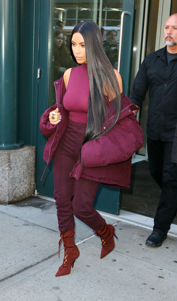 Η Kim Kardashian με μακριά extensions, μέχρι τη μέση.