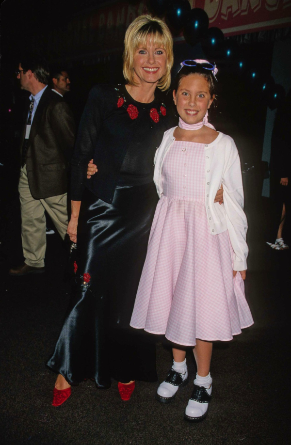 Το 1998 σε προβολή του Grease μαζί με τη μητέρα της