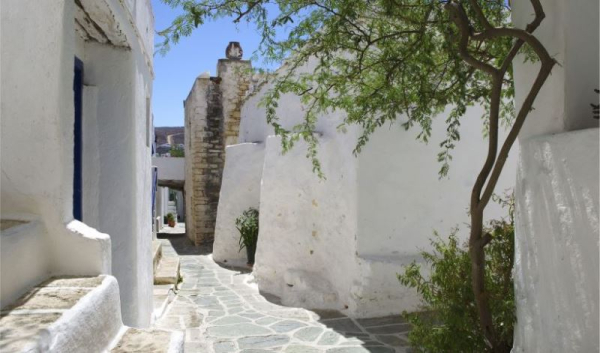 mediaeval-district-of-kastro-in-folegandros-of-the-cyclades.jpg