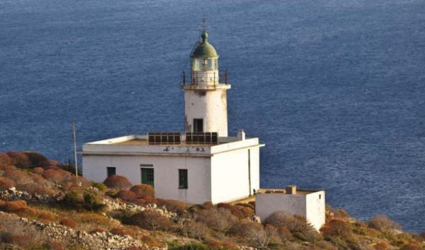 the-lighthouse-in-folegandros.jpg