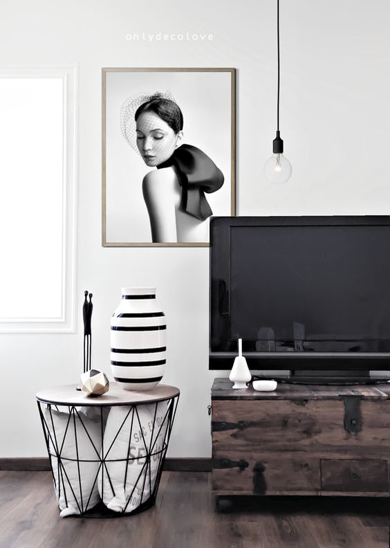 Είναι μια ωραία λύση για όλες εκείνες τις γωνίες που θέλετε να γεμίσετε και παράλληλα έχουν και αποθηκευτικό χώρο. 