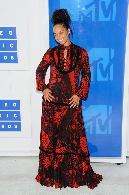 One of a kind: Και ναι, η Alicia Keys χωρίς makeup ΚΑΙ στα VMA