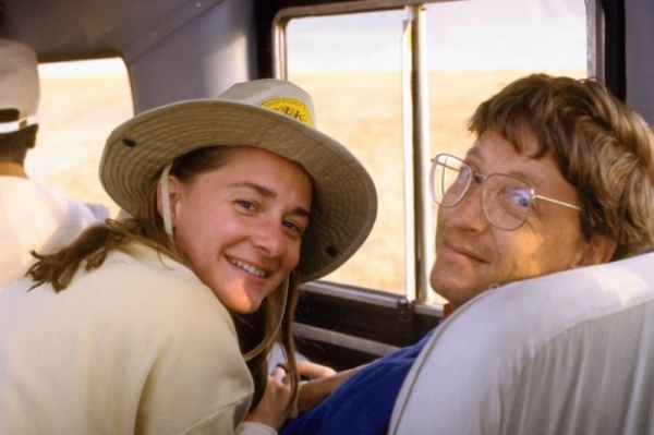 Ο Bill Gates γνώρισε τη σύζυγό του Melinda, η οποία εργαζόταν στη Microsoft, στα τέλη της δεκαετίας 80. Παντρεύτηκαν το 1994 και έχουν 3 παιδιά.