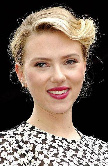 H Scarlett Johansson δίνει ιδέες για τα ωραιότερα hairstyles