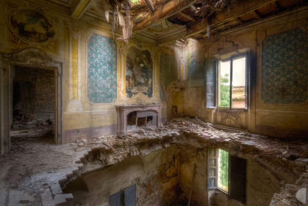 Ένα κατεστραμμένο πάτωμα σε ιταλικό σπίτι.