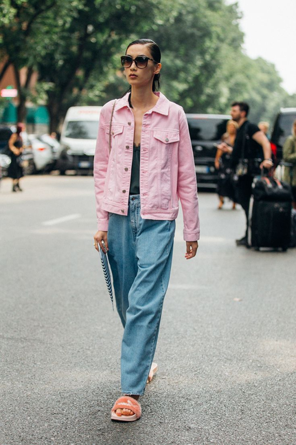 Μπορείτε άνετα να το ταιριάξετε και με denim κομμάτια, έτσι ώστε το αποτέλεσμα να είναι όσο girly αλλά και όσο casual πρέπει.