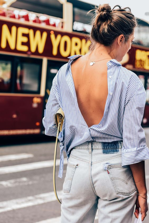 Αν θέλετε ένα backless top που θα τραβήξει τα βλέμματα στη στιγμή, απλώς φορέστε το πουκάμισό σας... ανάποδα.