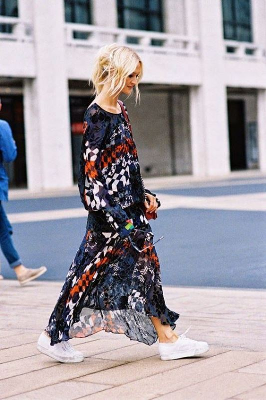 Το ανοιξιάτικο maxi dress. Τα φορέματα της άνοιξης είναι ευκολοφόρετα ενώ χάρη στο pattern τους δεν χρειάζονται πολλά αξεσουάρ για να κλέψουν τις εντυπώσεις.