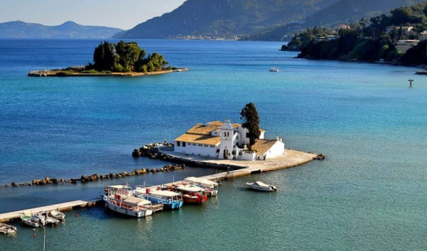 Μοναστήρι Βλαχέραινας και νησίδα Ποντικονήσι