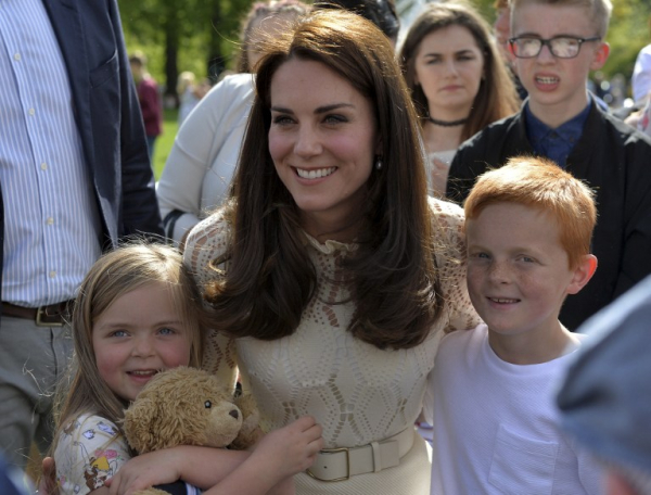 H Kate Middleton στο tea party που διοργάνωσε για τα παιδιά βετεράνων στο Buckingham Palace.
