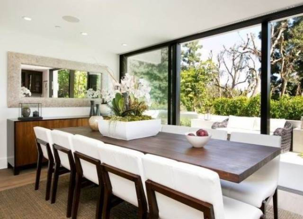 3 kendall-jenner-dining-table-2-today-160728 0ac118a7e642433413a2f38429bce238 today-inline-large